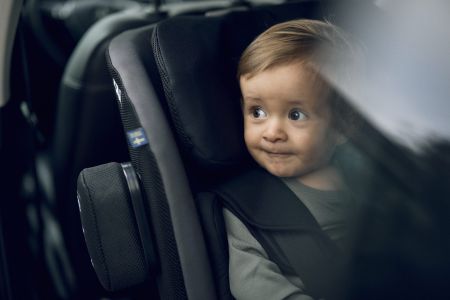 Si no les dejamos decidir en situaciones de riesgo, ¿por qué sí en el coche?